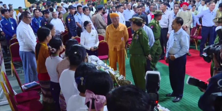 Meeting in Homalin : Acting President meets with locals in Homalin ...