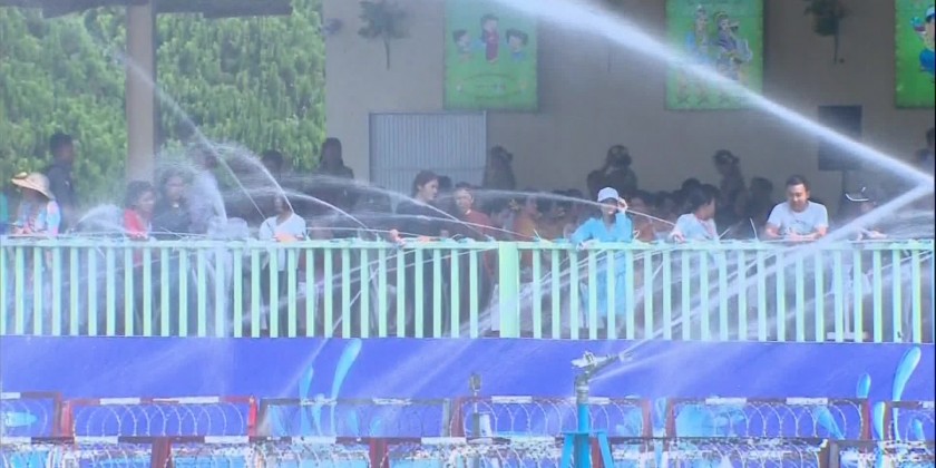 Thingyan Celebration: Revelers thronged at Nay Pyi Taw Splash Walk ...