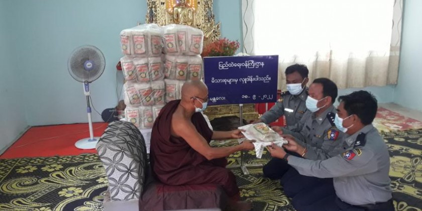Offering rice provision: Families of MoHA offered rice to the ...