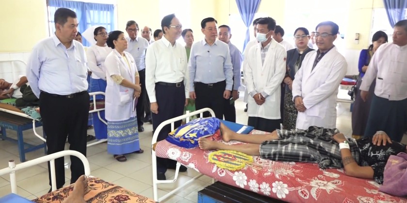 Hospital Visit: Union Minister visits hospital in Magwe Region ...