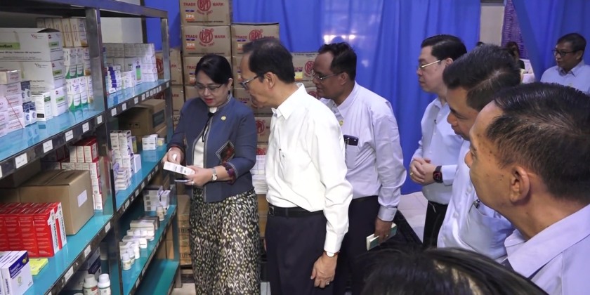 Hospital Visit: Union Minister visits hospital in Magwe Region ...
