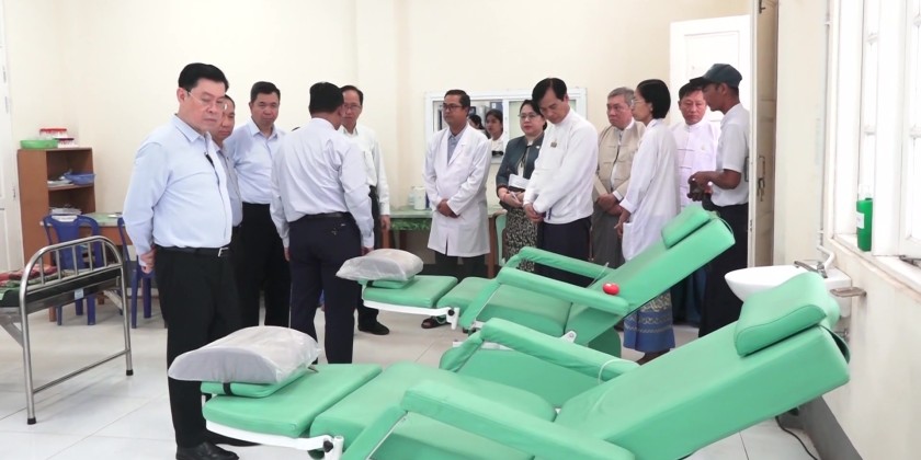 Hospital Visit: Union Minister visits hospital in Magwe Region ...