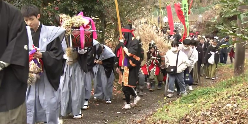Feather-topped pole captivate festival-goers in west Japan | Myanmar ...