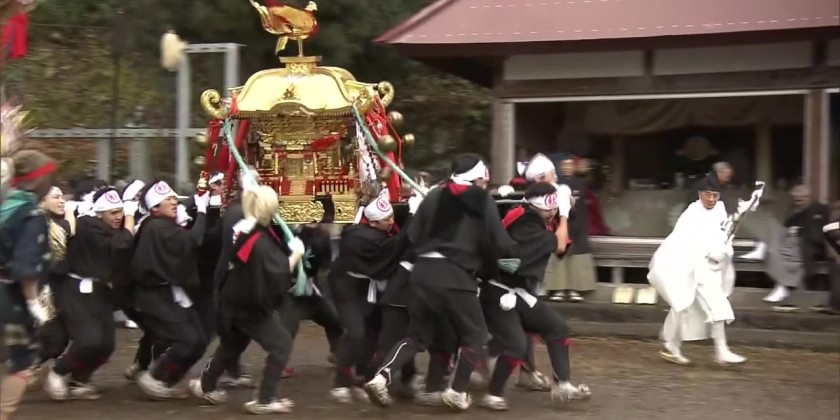 Feather-topped pole captivate festival-goers in west Japan | Myanmar ...
