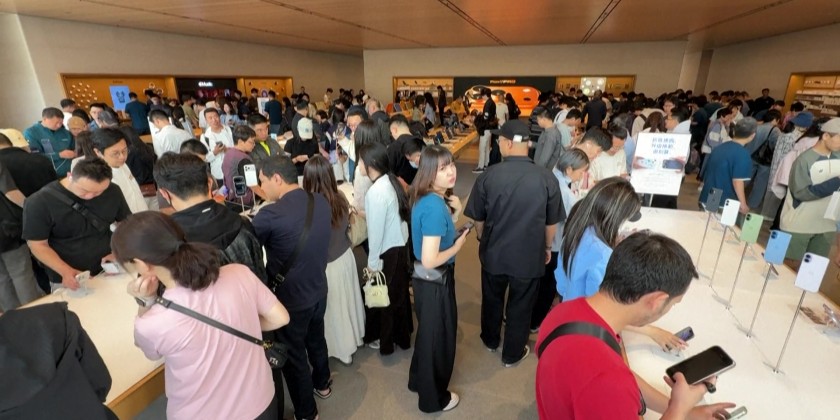 People queue at flagship store in Beijing as Apple launches iPhone 17 ...