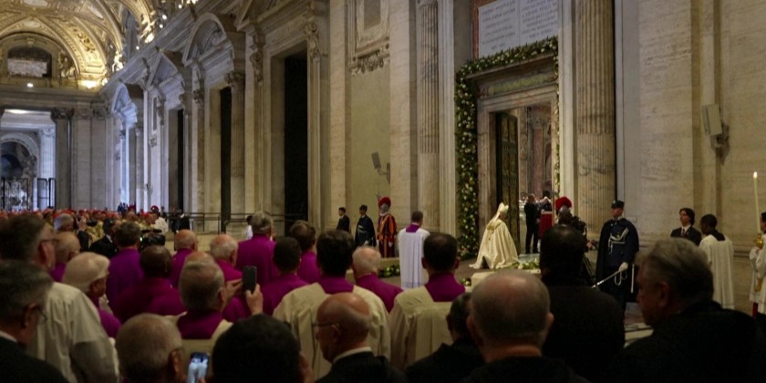 Holy Door closes to mark end of 2025 Jubilee year at the Vatican ...