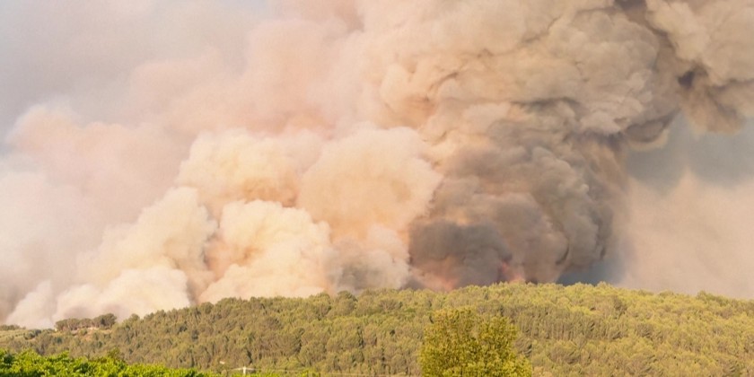 Fire in southern France burns 4,000 hectares, injures two | Myanmar ...