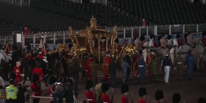 Rehearsal sees royal coach roll through London | Myanmar International TV