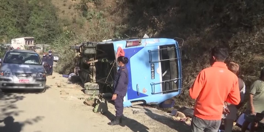 At least 17 dead in Nepal bus crash | Myanmar International TV