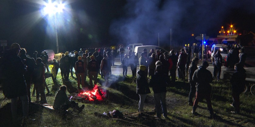 Farmers block road in southern France to protest cattle culls | Myanmar ...