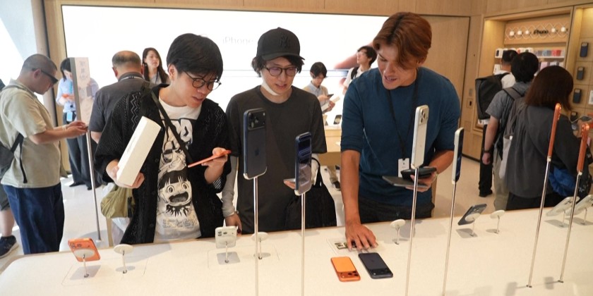 Tim Cook greets Apple fans at Tokyo store reopening | Myanmar ...