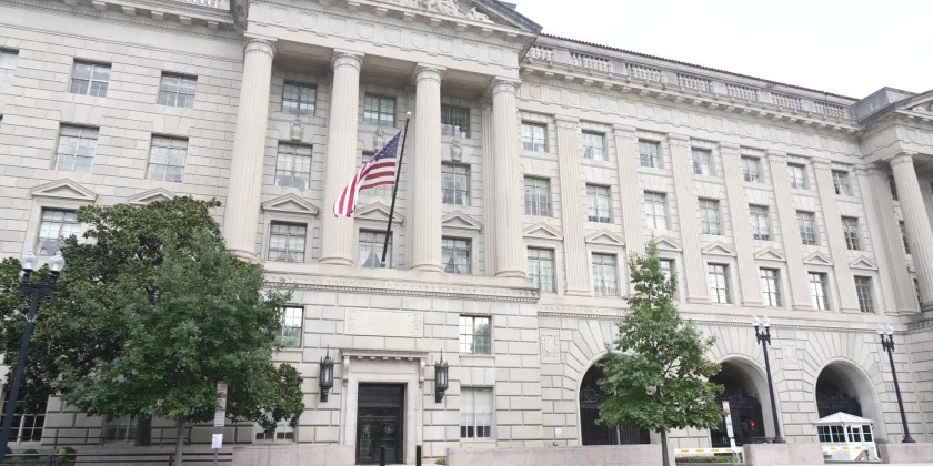 U.S. GDP shrinks first time in three years | Myanmar International TV