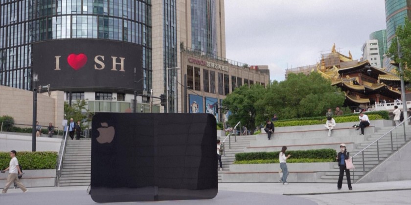 Apple fans queue up to get their hands-on new iPhone Duo | Myanmar ...
