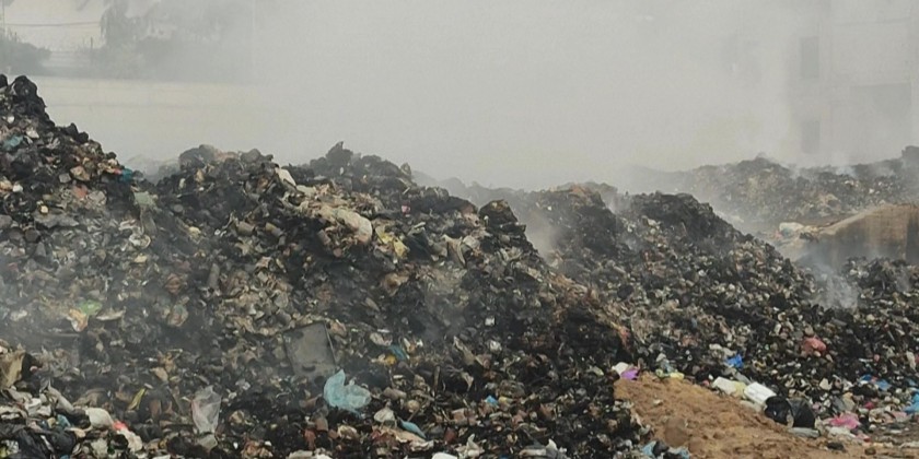 Tons of smoldering garbage stuck in downtown Gaza City | Myanmar ...